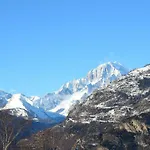 Holiday home Con Giardino E Panorama Incantevole Villeneuve