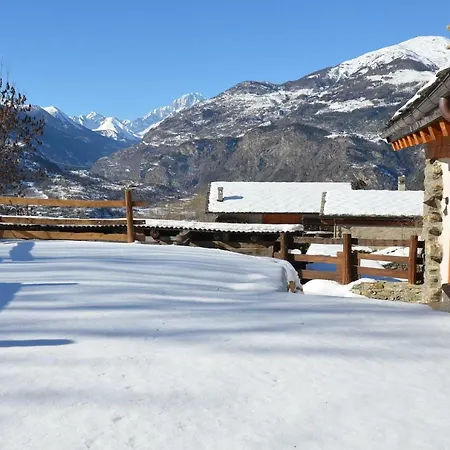 Charming Holiday House In Villeneuve Italia With Garden View * Villeneuve