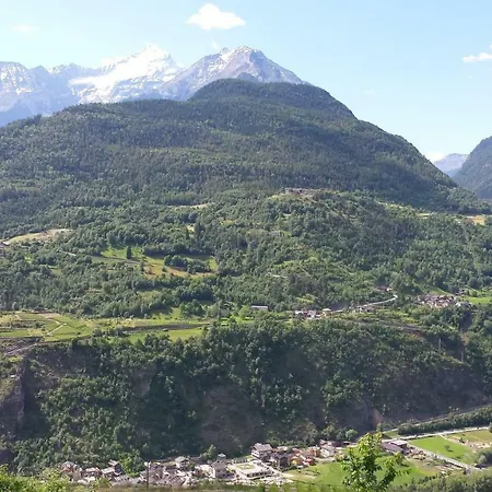 Holiday home Charming Holiday House In Villeneuve Italia With Garden View