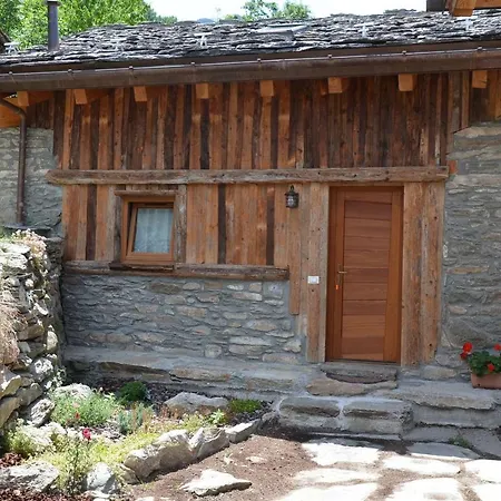 House With Garden And Enchanting View 펜션 빌레누베