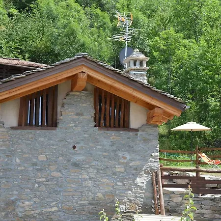 Charming Holiday House In Villeneuve Italia With Garden View Villeneuve