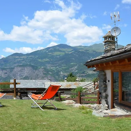 Charming Holiday House In Villeneuve Italia With Garden View Villeneuve